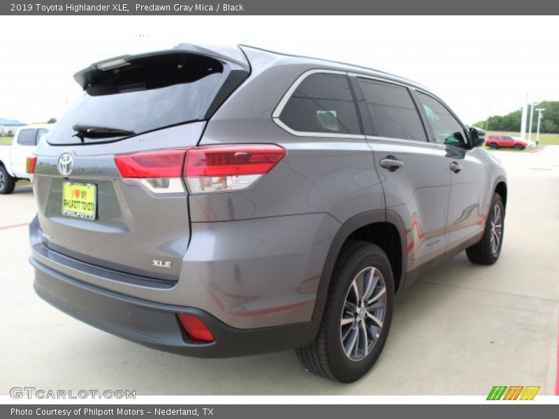 Predawn Gray Mica / Black 2019 Toyota Highlander XLE