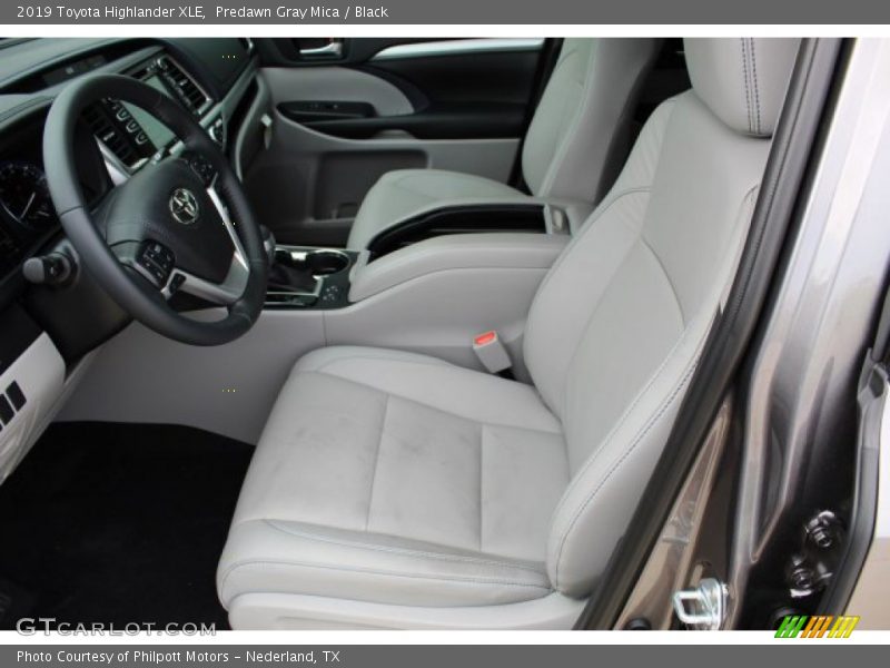 Predawn Gray Mica / Black 2019 Toyota Highlander XLE