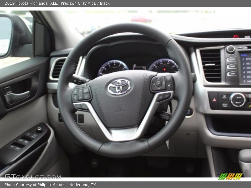 Predawn Gray Mica / Black 2019 Toyota Highlander XLE