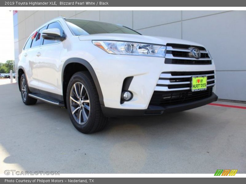Blizzard Pearl White / Black 2019 Toyota Highlander XLE