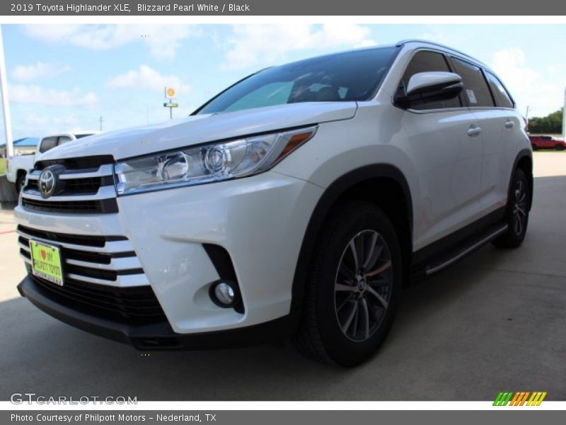 Blizzard Pearl White / Black 2019 Toyota Highlander XLE