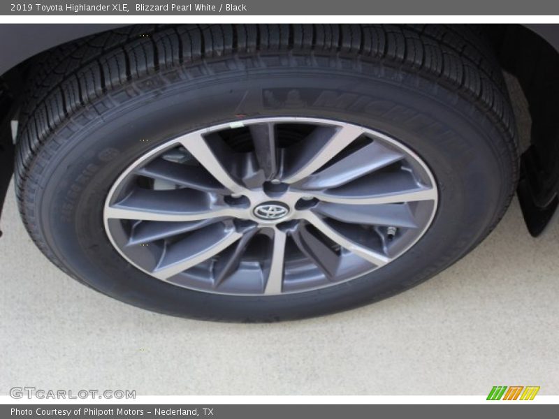 Blizzard Pearl White / Black 2019 Toyota Highlander XLE
