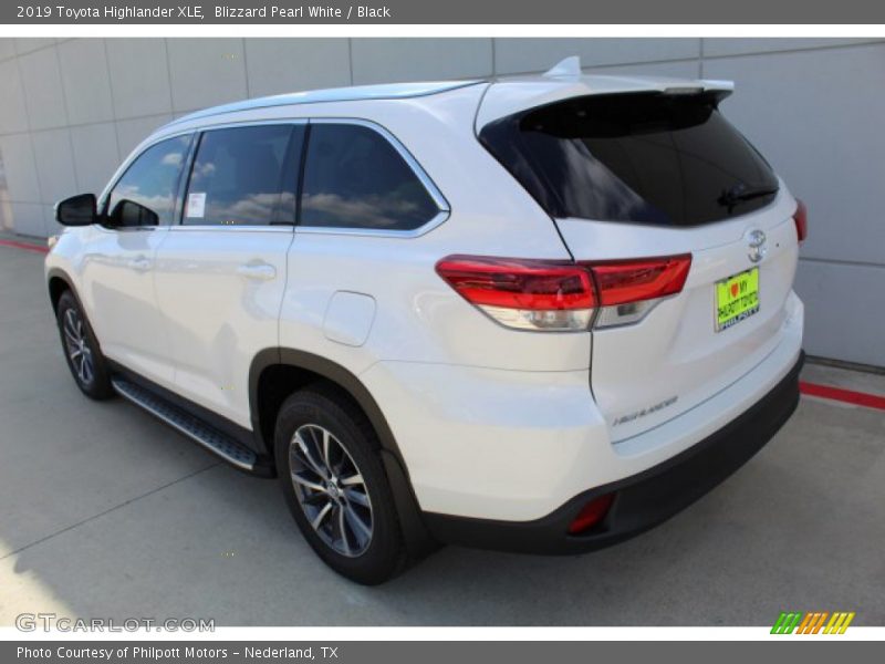 Blizzard Pearl White / Black 2019 Toyota Highlander XLE
