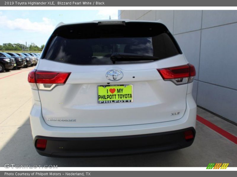 Blizzard Pearl White / Black 2019 Toyota Highlander XLE