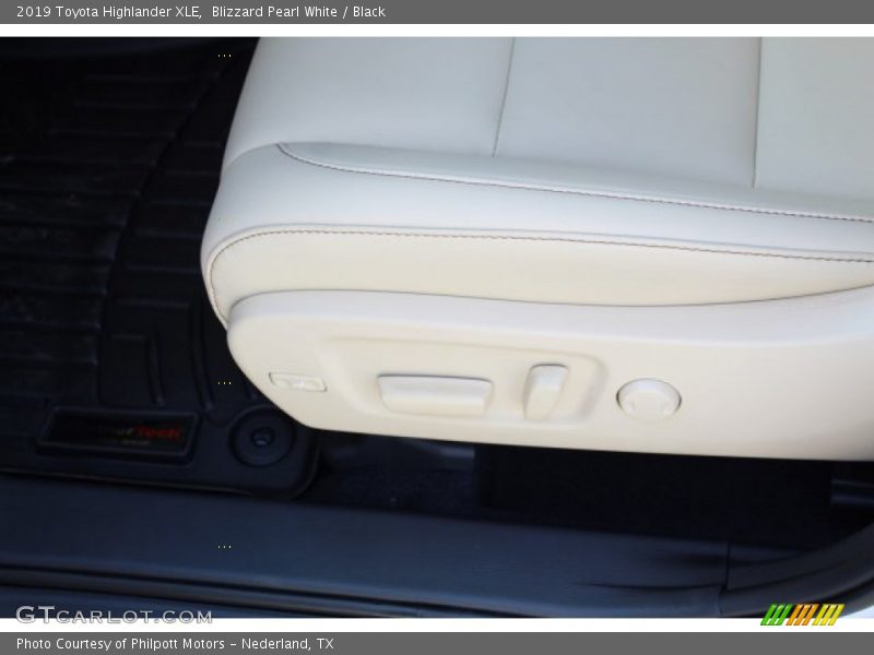 Blizzard Pearl White / Black 2019 Toyota Highlander XLE