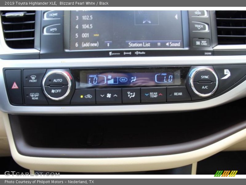 Blizzard Pearl White / Black 2019 Toyota Highlander XLE