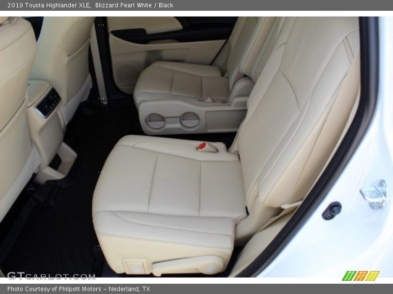 Blizzard Pearl White / Black 2019 Toyota Highlander XLE
