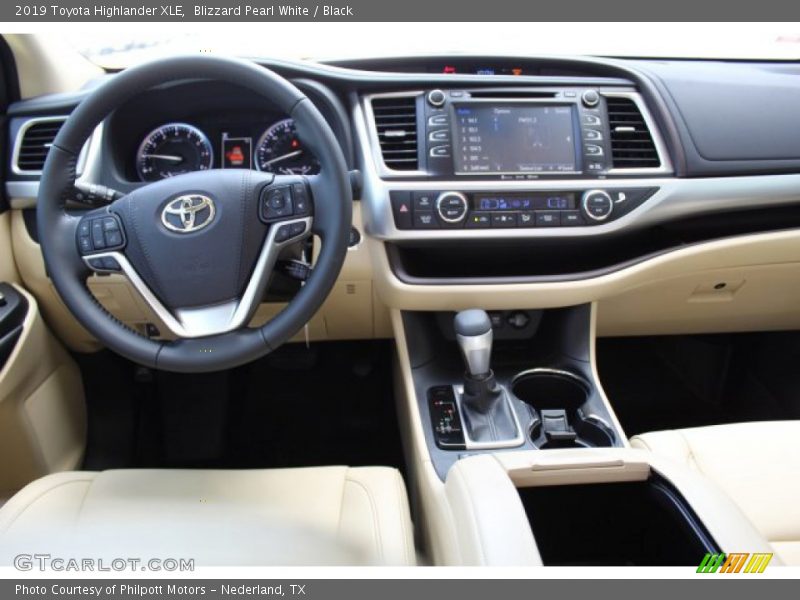 Blizzard Pearl White / Black 2019 Toyota Highlander XLE
