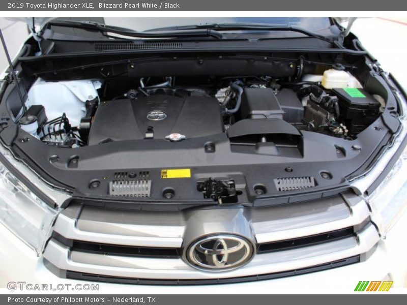 Blizzard Pearl White / Black 2019 Toyota Highlander XLE