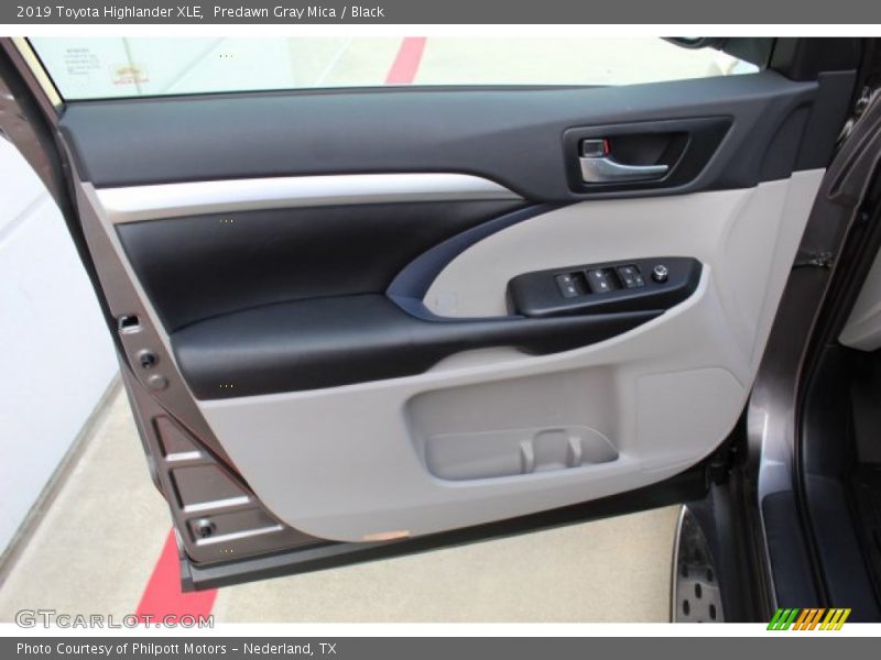Predawn Gray Mica / Black 2019 Toyota Highlander XLE