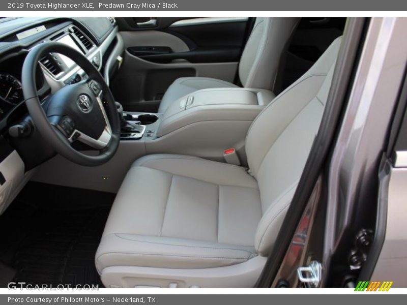 Predawn Gray Mica / Black 2019 Toyota Highlander XLE