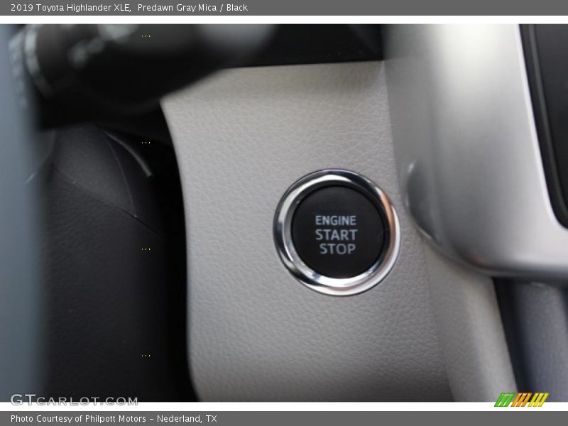 Predawn Gray Mica / Black 2019 Toyota Highlander XLE