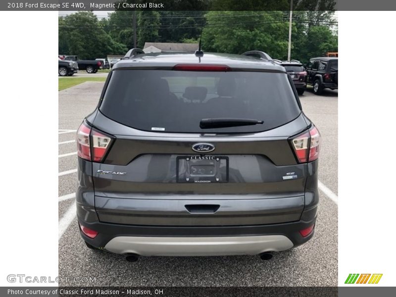 Magnetic / Charcoal Black 2018 Ford Escape SE 4WD