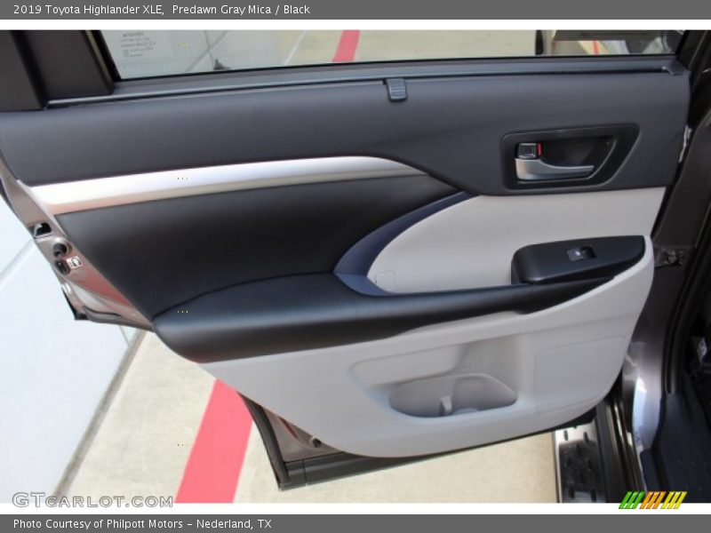 Predawn Gray Mica / Black 2019 Toyota Highlander XLE