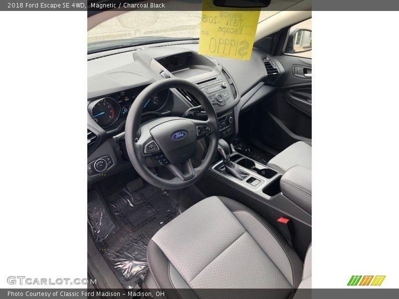 Magnetic / Charcoal Black 2018 Ford Escape SE 4WD