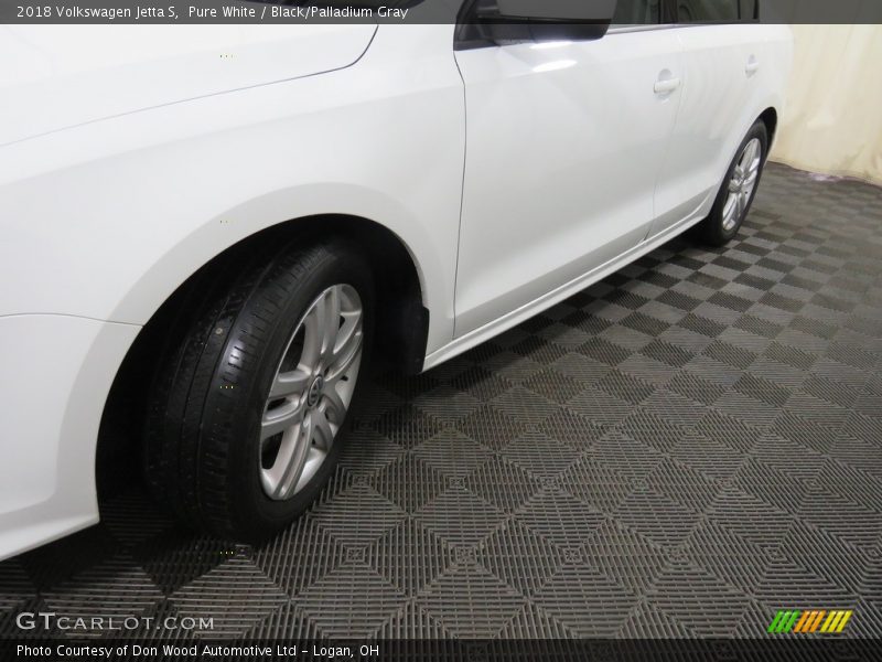 Pure White / Black/Palladium Gray 2018 Volkswagen Jetta S