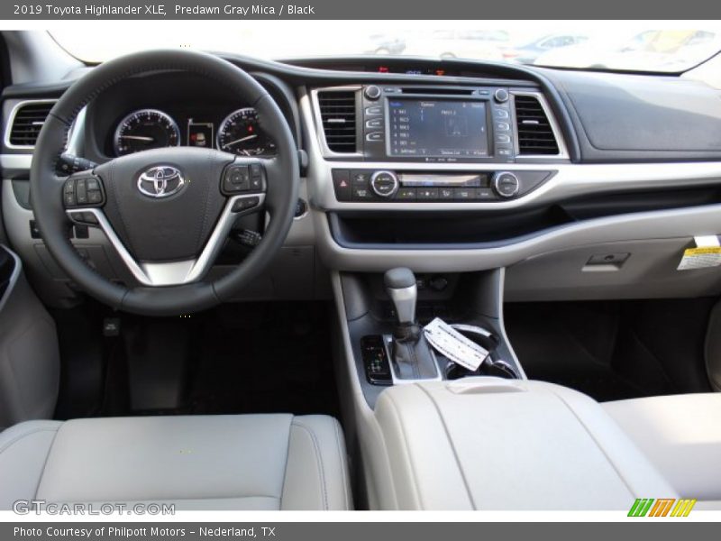 Predawn Gray Mica / Black 2019 Toyota Highlander XLE