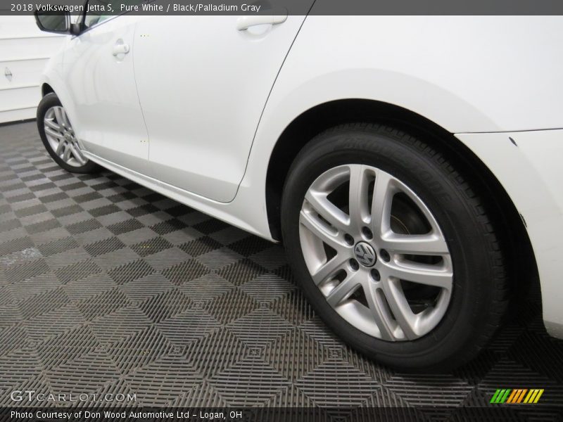 Pure White / Black/Palladium Gray 2018 Volkswagen Jetta S