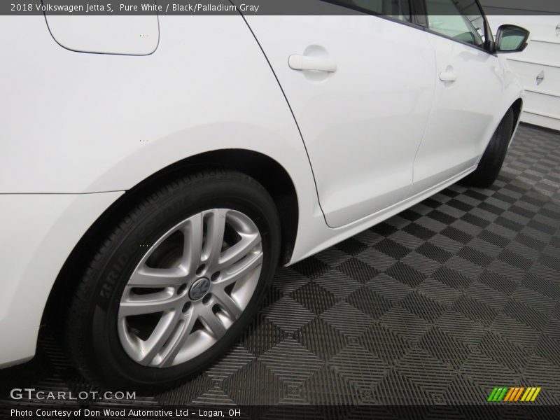 Pure White / Black/Palladium Gray 2018 Volkswagen Jetta S