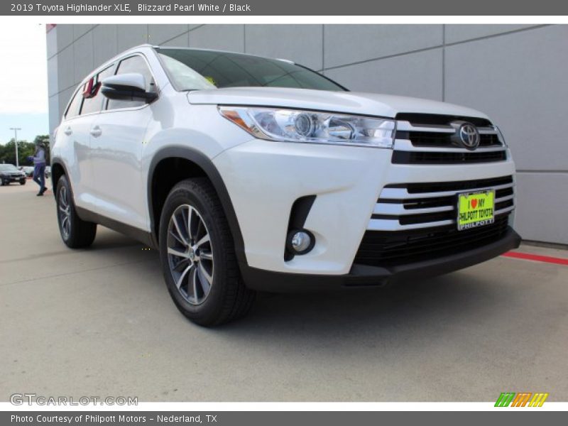 Blizzard Pearl White / Black 2019 Toyota Highlander XLE