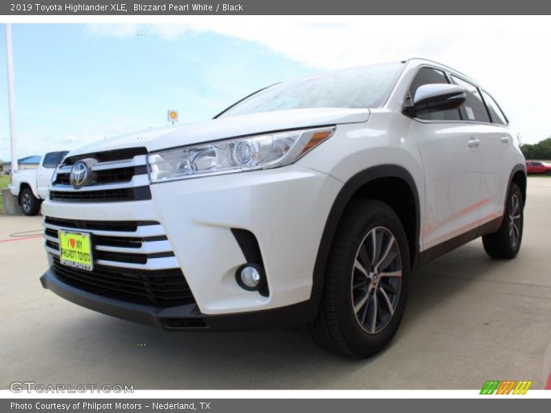 Blizzard Pearl White / Black 2019 Toyota Highlander XLE