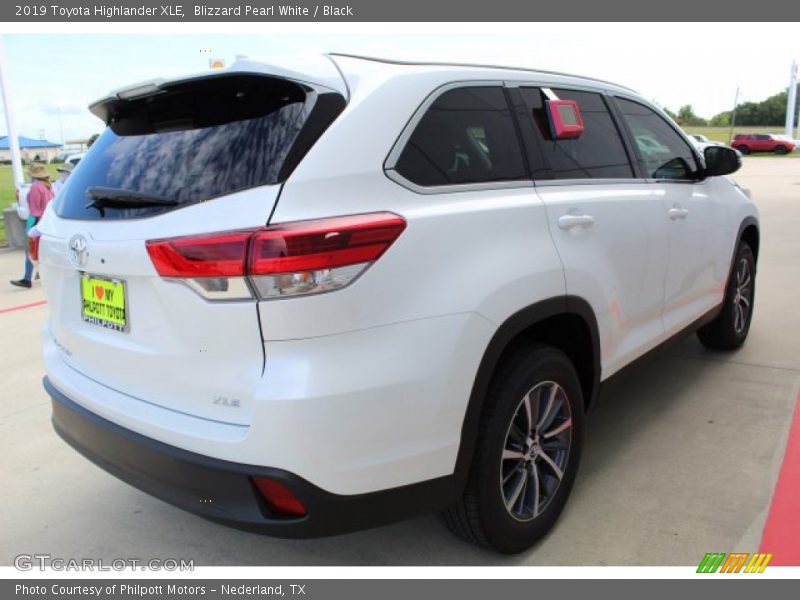 Blizzard Pearl White / Black 2019 Toyota Highlander XLE