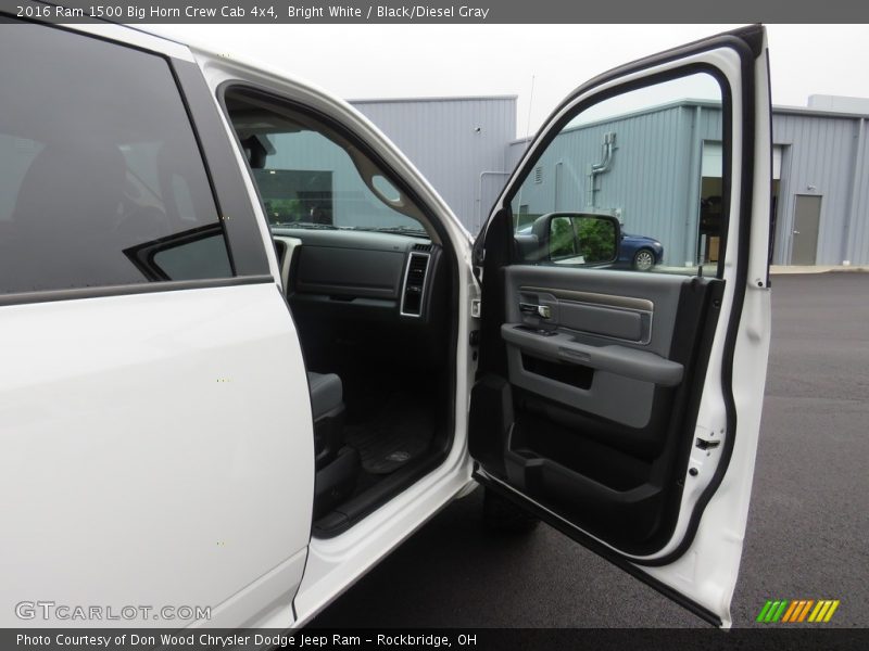 Bright White / Black/Diesel Gray 2016 Ram 1500 Big Horn Crew Cab 4x4