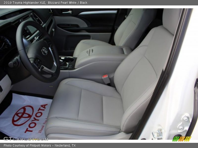 Blizzard Pearl White / Black 2019 Toyota Highlander XLE