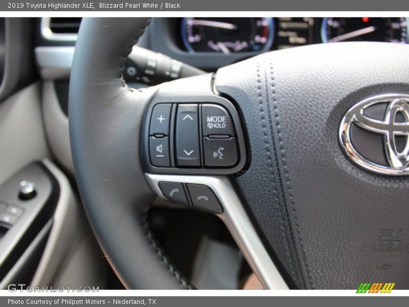 Blizzard Pearl White / Black 2019 Toyota Highlander XLE