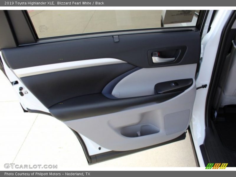Blizzard Pearl White / Black 2019 Toyota Highlander XLE