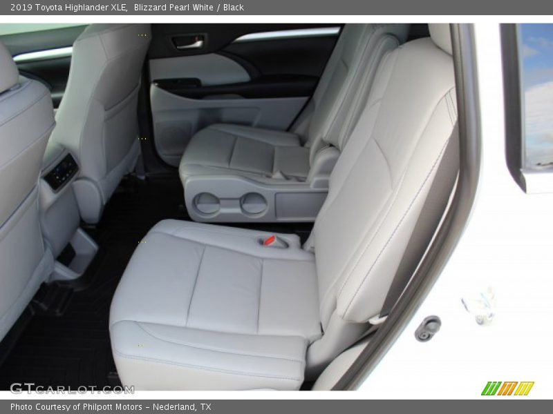 Blizzard Pearl White / Black 2019 Toyota Highlander XLE