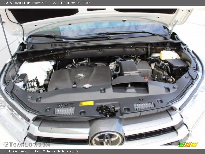 Blizzard Pearl White / Black 2019 Toyota Highlander XLE