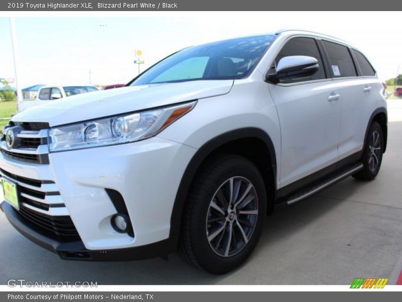 Blizzard Pearl White / Black 2019 Toyota Highlander XLE