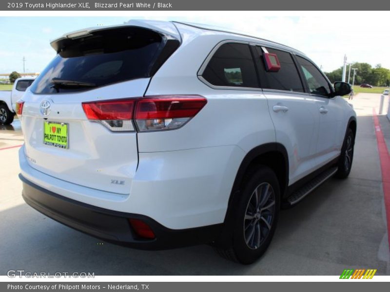 Blizzard Pearl White / Black 2019 Toyota Highlander XLE