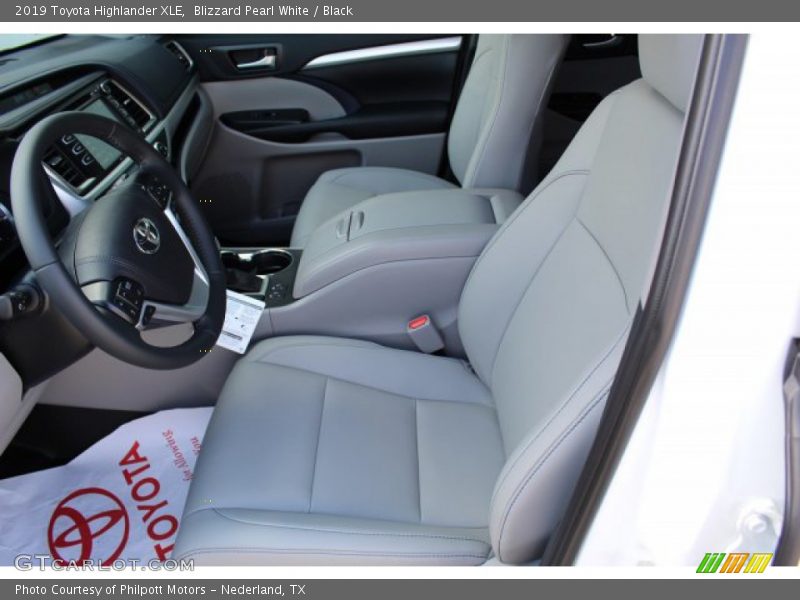 Blizzard Pearl White / Black 2019 Toyota Highlander XLE