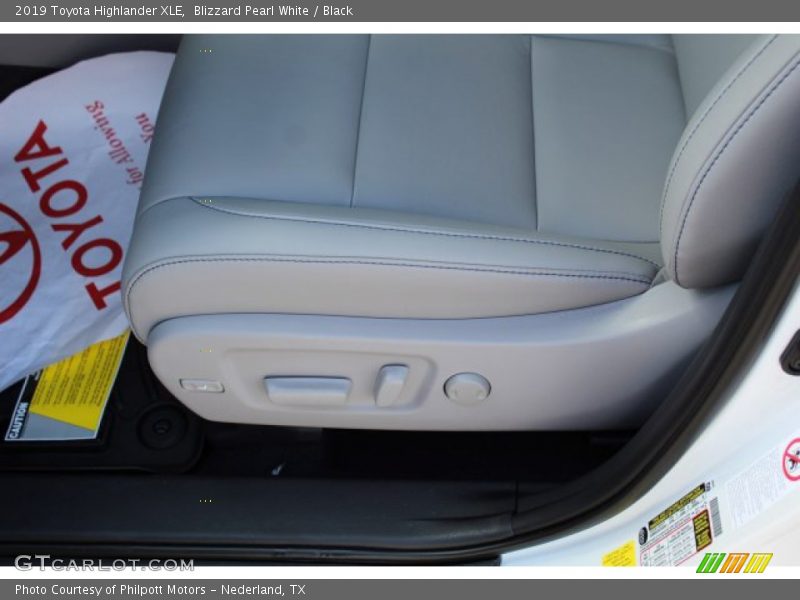 Blizzard Pearl White / Black 2019 Toyota Highlander XLE