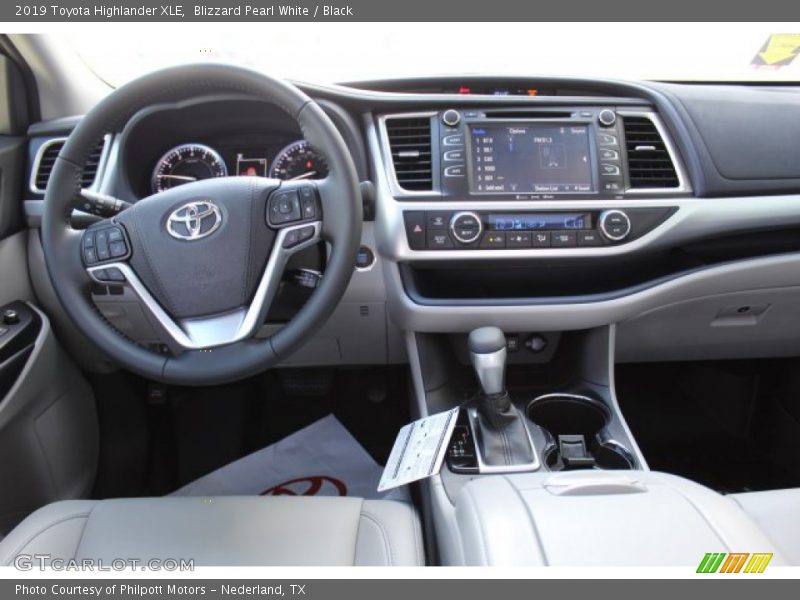 Blizzard Pearl White / Black 2019 Toyota Highlander XLE