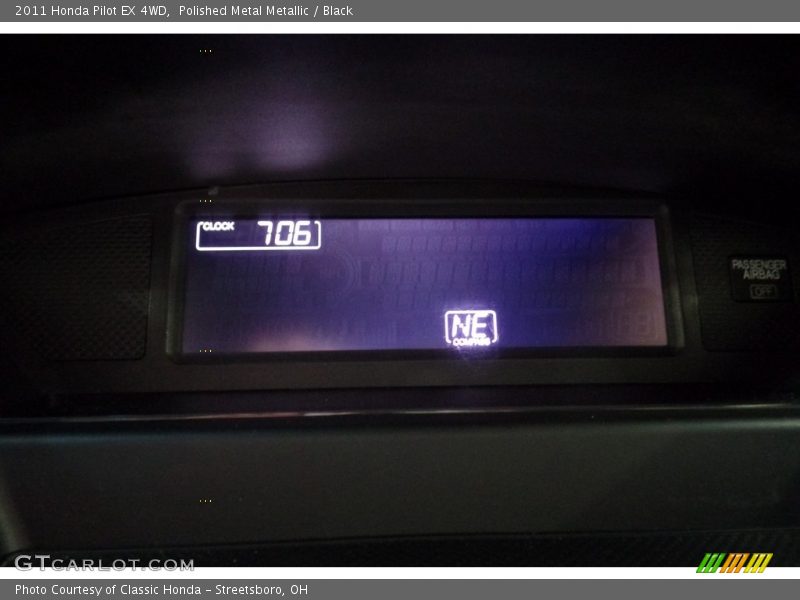 Polished Metal Metallic / Black 2011 Honda Pilot EX 4WD