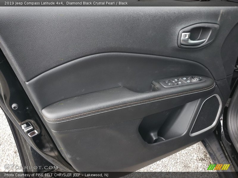 Diamond Black Crystal Pearl / Black 2019 Jeep Compass Latitude 4x4