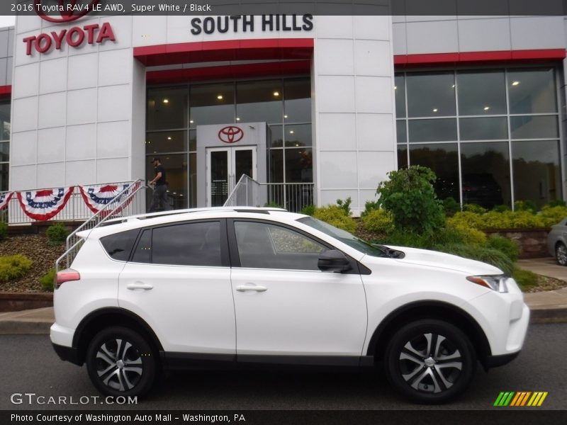 Super White / Black 2016 Toyota RAV4 LE AWD