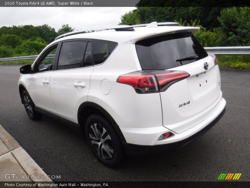 Super White / Black 2016 Toyota RAV4 LE AWD