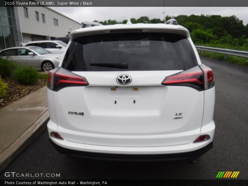 Super White / Black 2016 Toyota RAV4 LE AWD