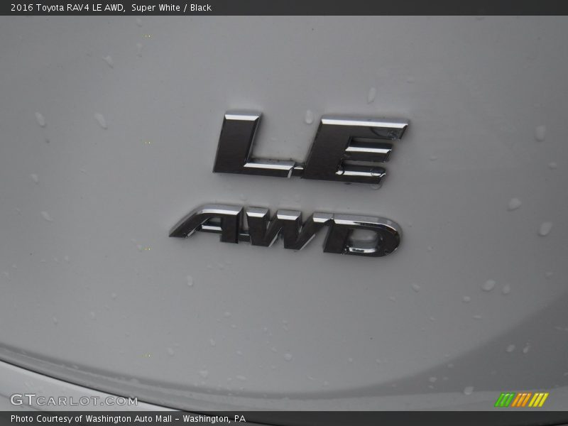 Super White / Black 2016 Toyota RAV4 LE AWD