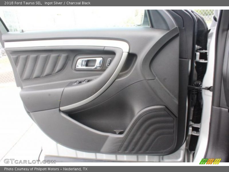 Ingot Silver / Charcoal Black 2018 Ford Taurus SEL