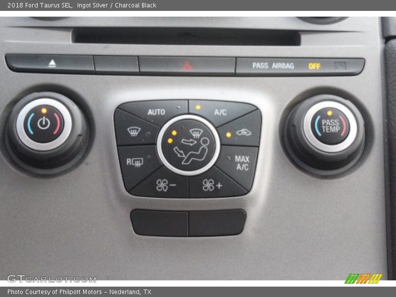 Ingot Silver / Charcoal Black 2018 Ford Taurus SEL