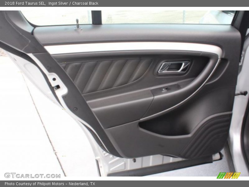 Ingot Silver / Charcoal Black 2018 Ford Taurus SEL