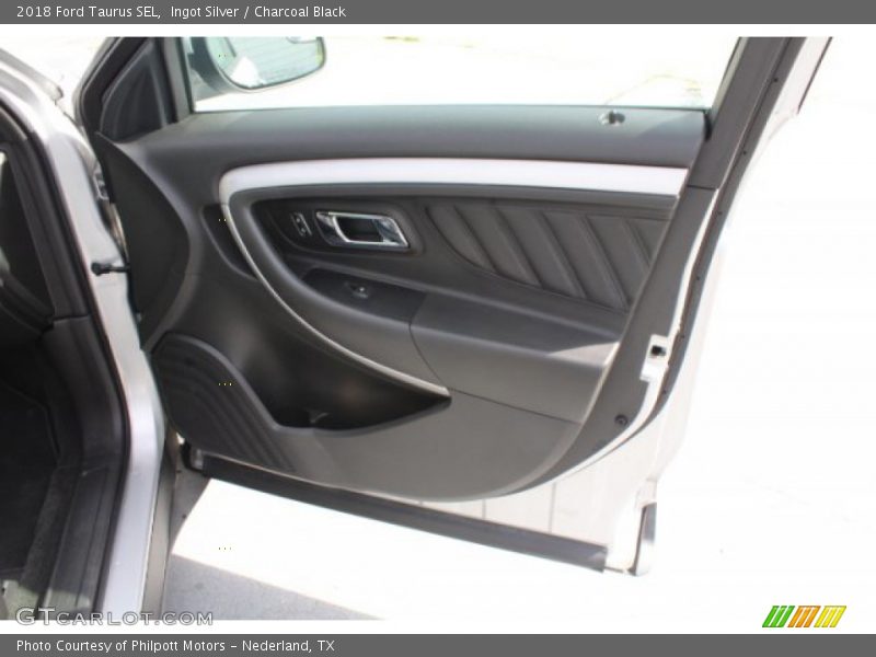 Ingot Silver / Charcoal Black 2018 Ford Taurus SEL