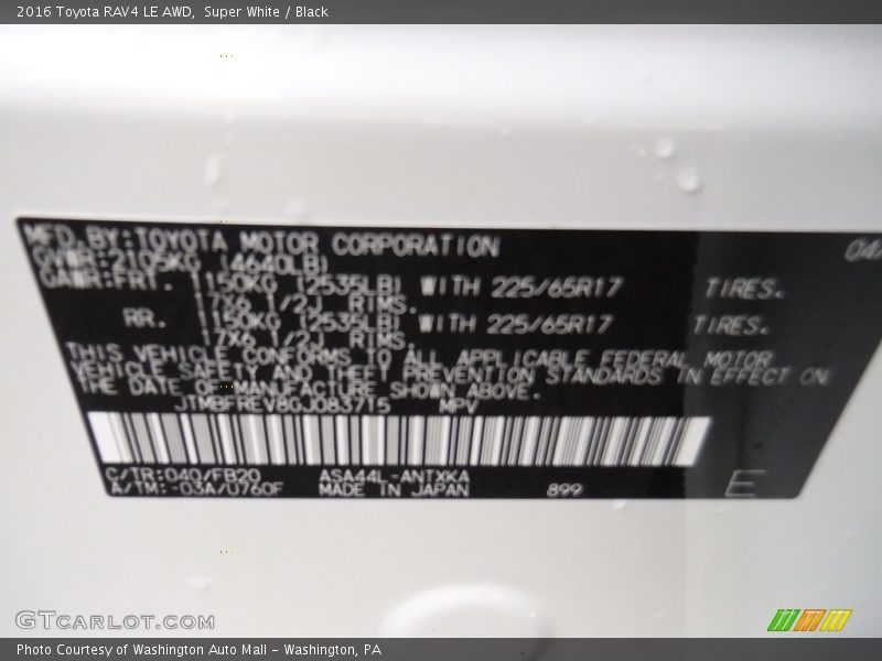 Super White / Black 2016 Toyota RAV4 LE AWD