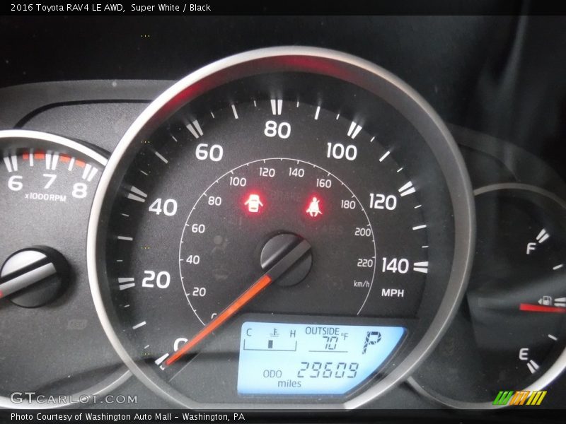 Super White / Black 2016 Toyota RAV4 LE AWD