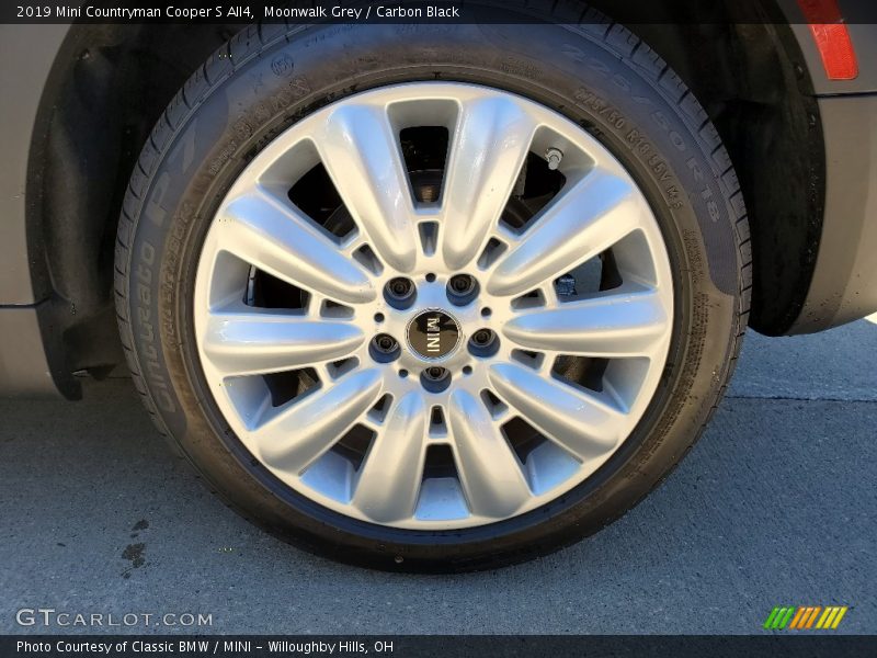 Moonwalk Grey / Carbon Black 2019 Mini Countryman Cooper S All4